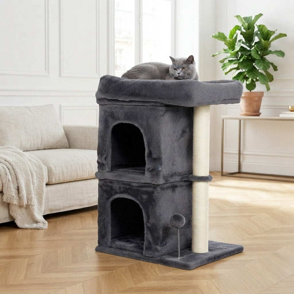Petit Arbre à Chat 66 cm avec 2 Niches dans un salon, avec un chat